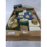 Collection of 17 Lilliput Lane cottages (boxed and with deeds) in one box