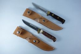 Two similar Bowie knives with12cm blades,