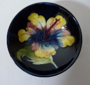 Small Moorcroft 'Hibiscus' pattern footed bowl D9cm Condition Report <a