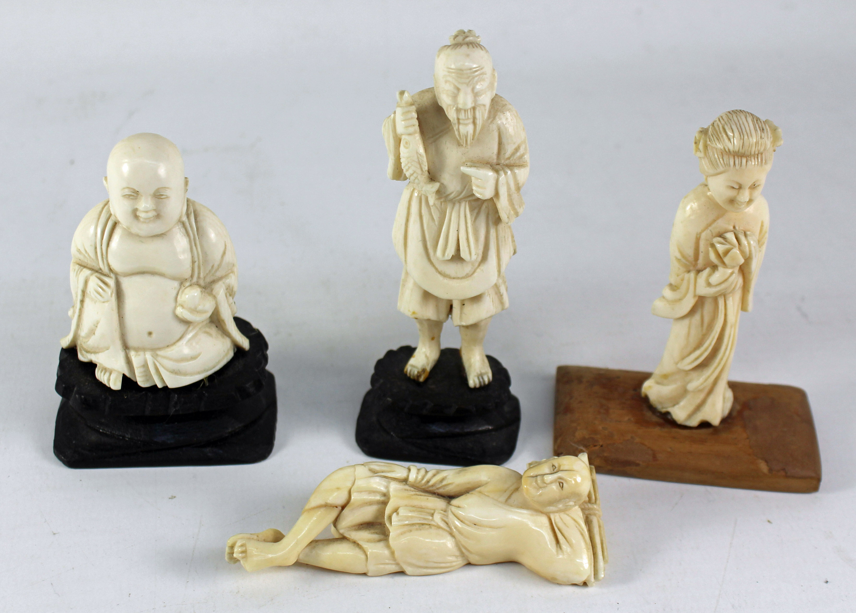 Four early 20th century Japanese carved ivory okimono approx 7cm