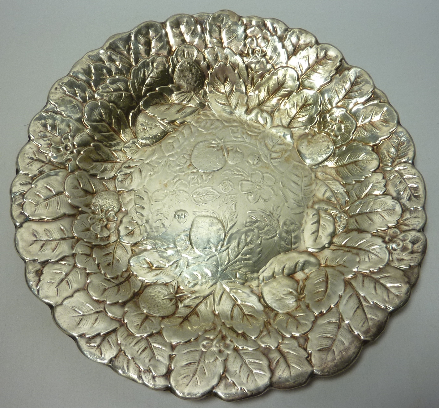 Reed and Barton (American) silver-plated strawberry dish D34cm Condition Report
