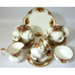 Royal Albert 'Old Country Roses' tea service - 10 place settings Condition Report