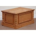 Pine blanket box with hinged lid, W90cm Condition Report <a href='//www.