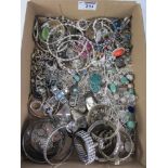 Whte metal costume jewellery in one box Condition Report <a href='//www.