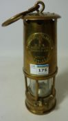 Early 20th Century Eccles M & Q type 6 brass miners lamp Condition Report <a