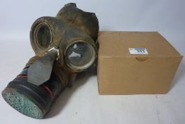 WW1 gas mask and WW2 gas mask boxed Condition Report <a href='//www.