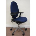 RH ergonomic adjustable swivel office armchair Condition Report <a href='//www.