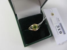 Peridot ring hallmarked 9ct stamped S&Co Condition Report <a href='//www.
