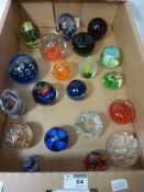 Various paperweights in one box Condition Report <a href='//www.davidduggleby.