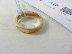 Gucci 18ct gold band approx 5gm Condition Report <a href='//www.davidduggleby.