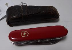 Swiss Army Knife with leather case Condition Report <a href='//www.