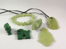 Jade pendants, bracelet and animals Condition Report <a href='//www.