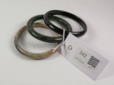 Three jade and agate bangles Condition Report <a href='//www.davidduggleby.