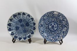 Chinese blue and white Kangxi period Aster pattern dish. D.