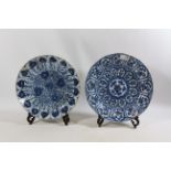 Chinese blue and white Kangxi period Aster pattern dish. D.