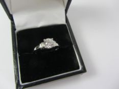 Round brilliant cut diamond approx 1 carat ring,