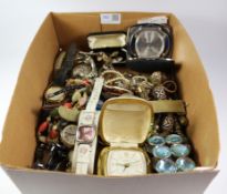 Costume jewellery and watches Condition Report <a href='//www.davidduggleby.
