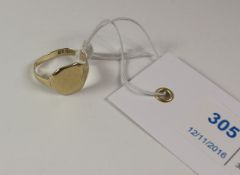 Gold signet ring hallmarked 9ct approx 3.5gm Condition Report <a href='//www.