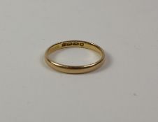 22ct gold wedding band approx 2gm Condition Report <a href='//www.davidduggleby.
