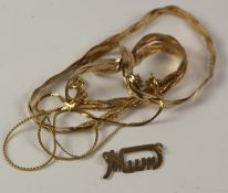 Gold flattened rope twist necklace and a 'Mum' pendant hallmarked 9ct,