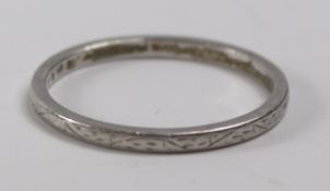 Wedding band stamped platinum approx 2.3gm Condition Report <a href='//www.