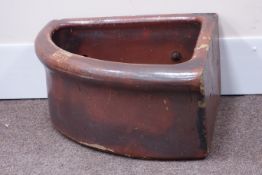 Terracotta corner planter, W90cm Condition Report <a href='//www.davidduggleby.