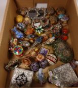 Large quantity of decorative trinkets, picture frames,