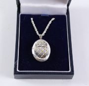 Locket on chain necklace stamped 925 Condition Report <a href='//www.