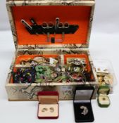 Costume jewellery and watches in snakeskin effect box Condition Report <a