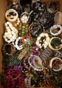 Modern costume bracelets in one box Condition Report <a href='//www.