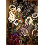 Modern costume bracelets in one box Condition Report <a href='//www.