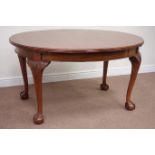 Quality early 20th century walnut oval extending dining table pull out mechanism with foldout