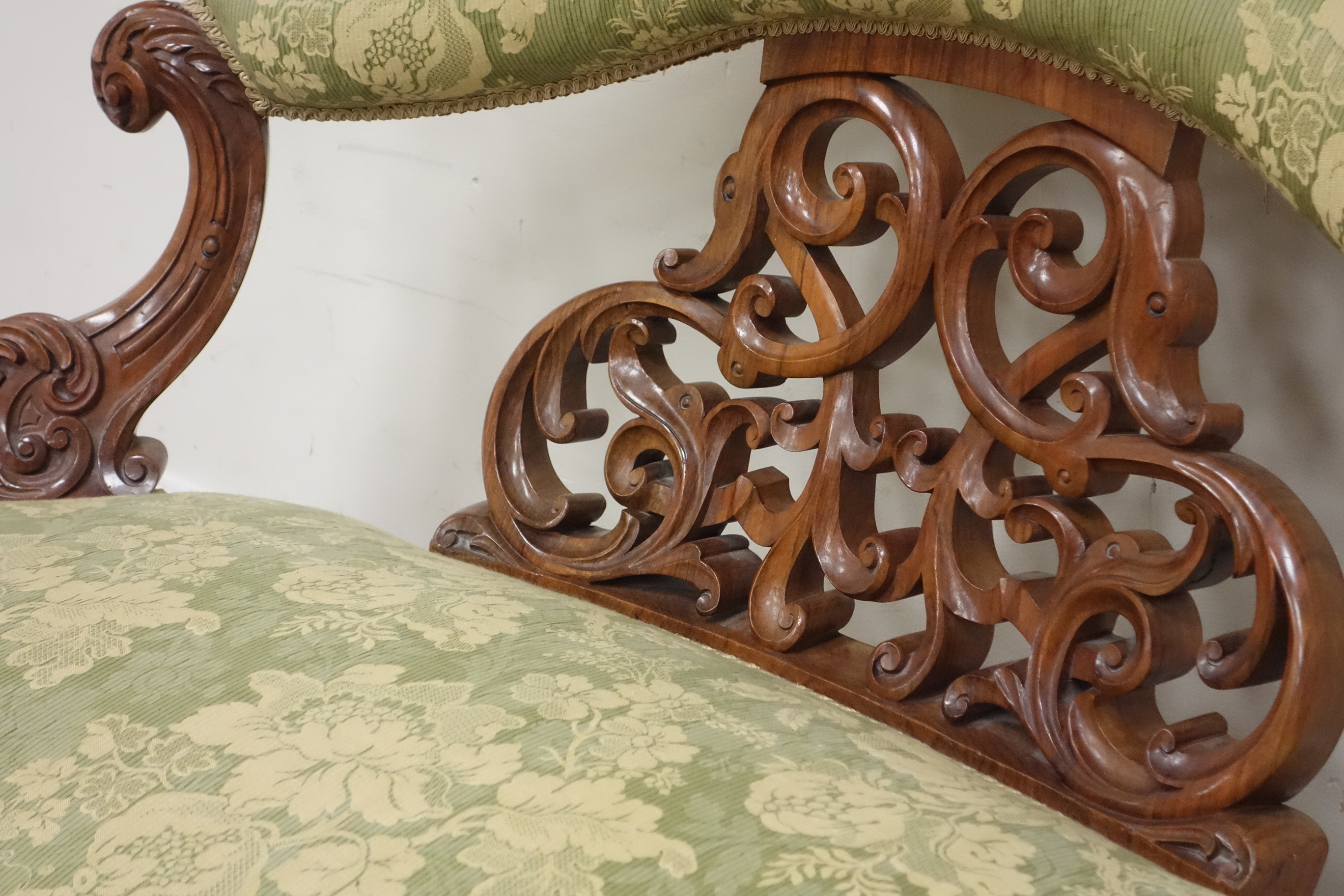 Victorian walnut framed kidney shaped settee, fret work and carved back supports, - Image 3 of 4