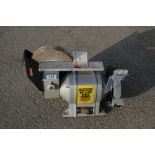 A WICKES wet & dry bench grinder