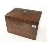 A small lockable box with two jewelers saws G+