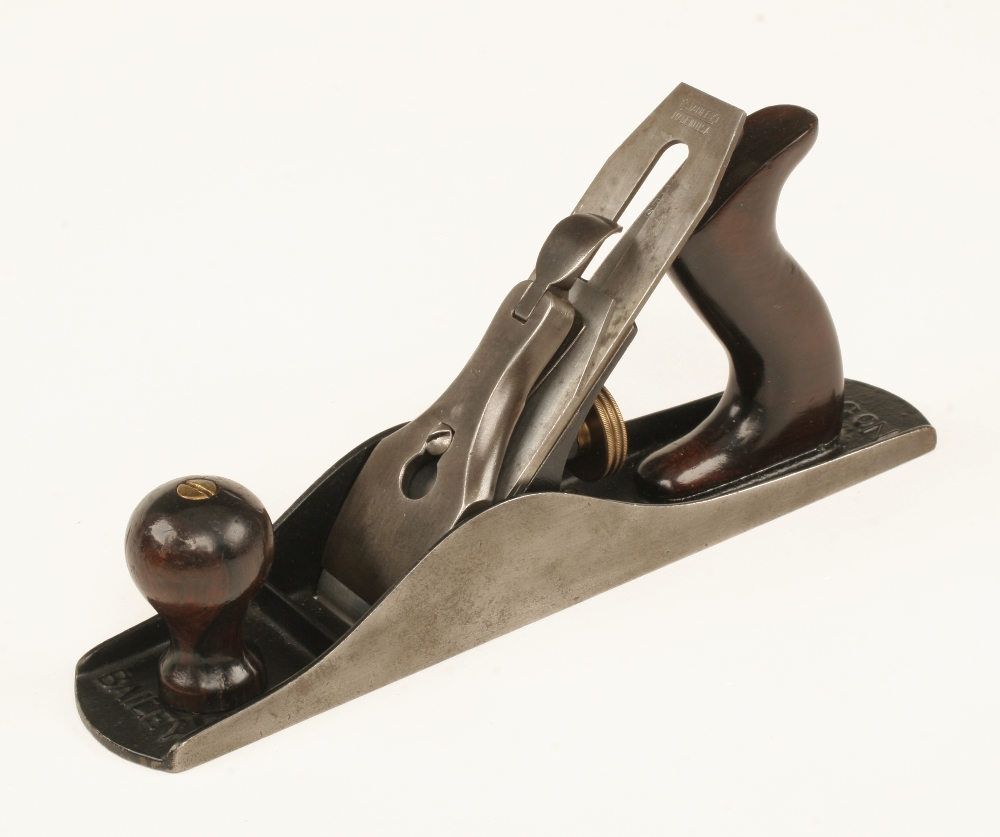 A STANLEY No 5 1/4C jack plane with corrugated sole,