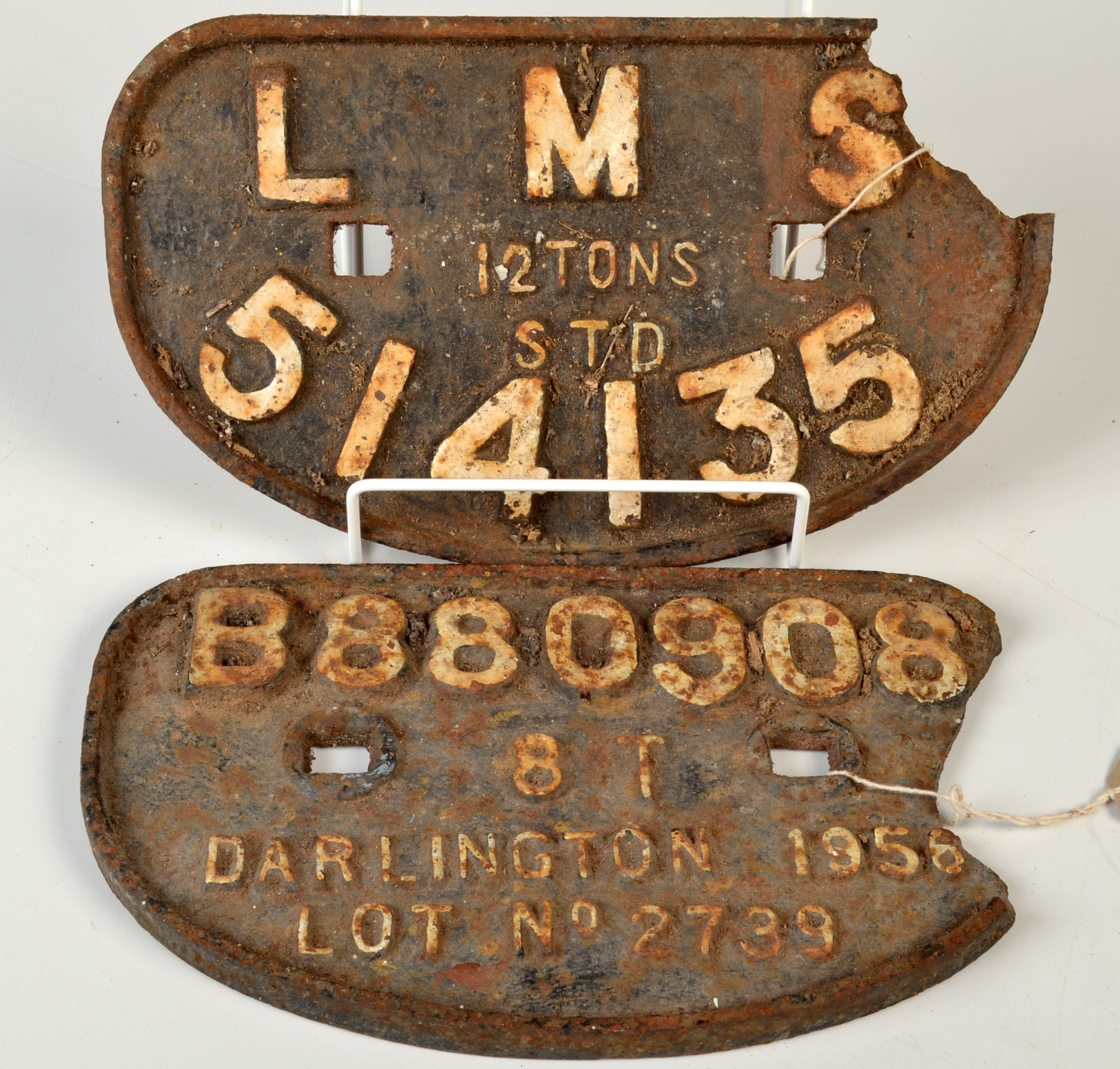 An L.M.S. cast iron wagon plate, 12 tonnes STD.