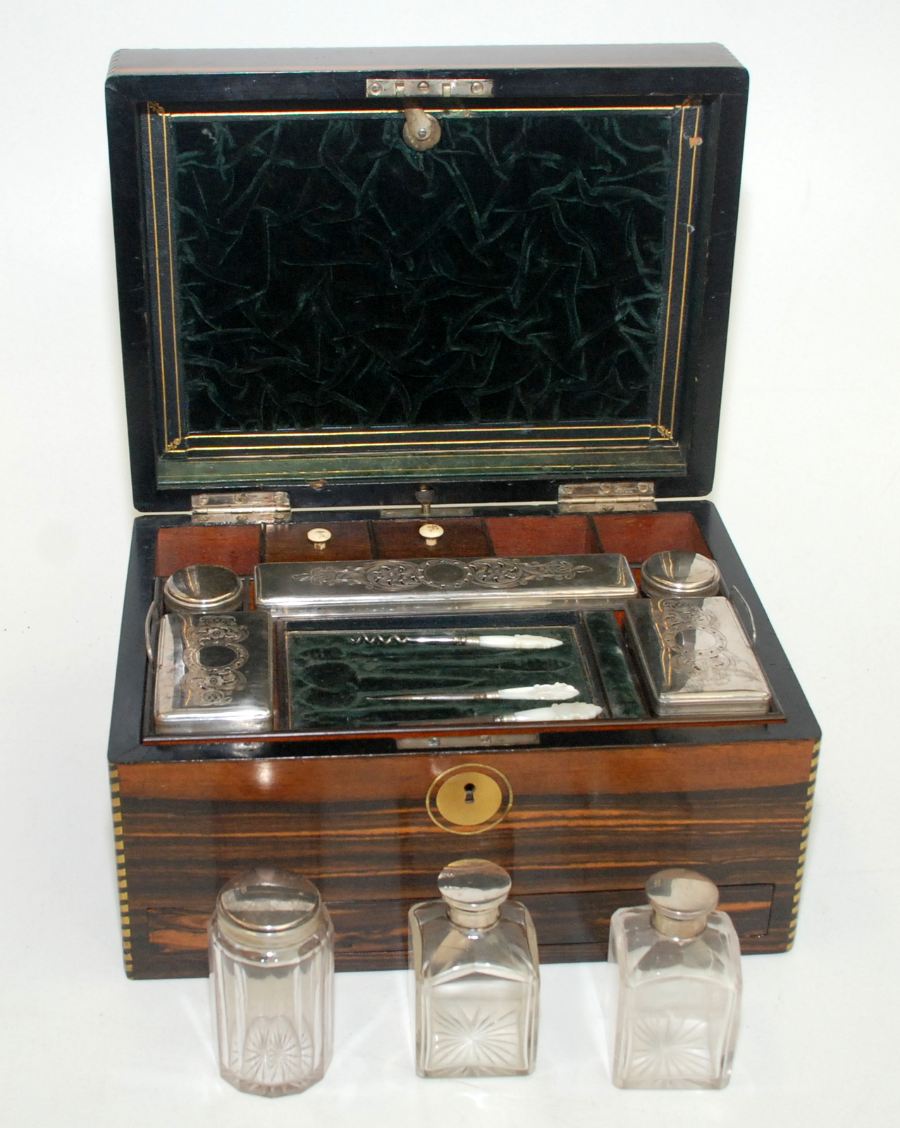 A fine William IV coromandel toilet box with brass and ebony edges, - Image 2 of 4