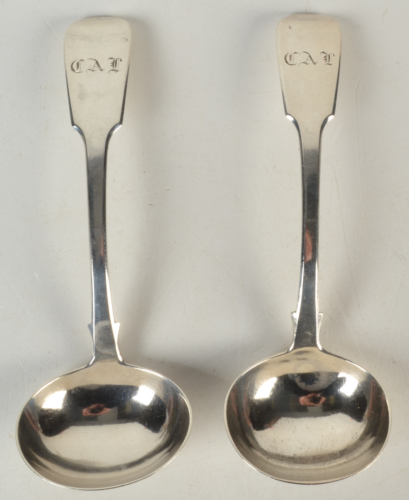 A pair of George IV plain fiddle pattern sauce ladles, 5oz.