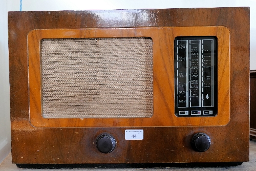 An early valve radio