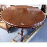 A Victorian mahogany circular tilt-top breakfast table 104cm diameter