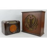 A Bush brown bakelite cased radio, Type DAC 90A, 30.5cm wide and an oak cased speaker 41cm wide (2)