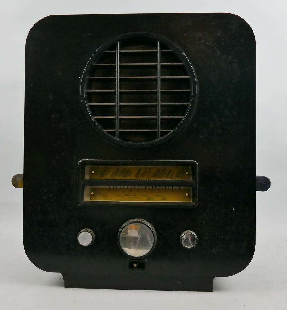 An Ekco All Electric Radio Type AC-74 Superhet black bakelite cased radio, in Art Deco style case - Image 2 of 4