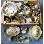 A quantity of electroplated wares, to include hollow ware and flat ware