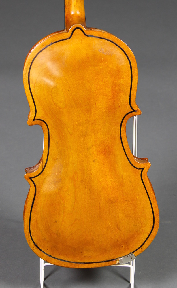 A First World War violin with 1 piece back, the interior marked in pencil Angefertigt Wahrend Meiner - Image 4 of 9