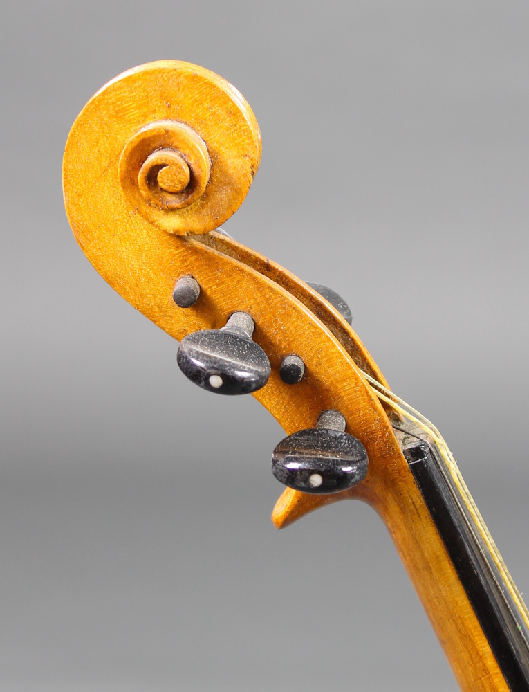 A First World War violin with 1 piece back, the interior marked in pencil Angefertigt Wahrend Meiner - Image 5 of 9