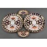 A pair of Royal Crown Derby Japan pattern fan shaped dishes 2451 4 1/2", a pair of ditto plates 2451