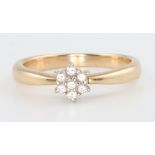 A 14ct yellow gold 7 stone diamond daisy ring, size O,