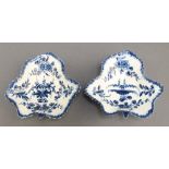 A pair of 18th Century Worcester blue and white leaf shaped pickle dishes decorated with flowers 3