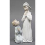 A Lladro group of 2 children at prayer 9" boxedThis lot is in good condition.